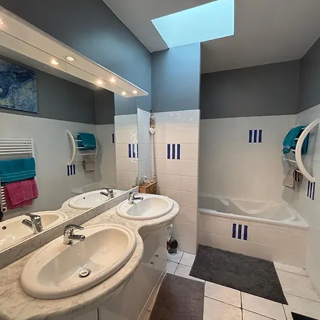 Maison Climatisee A Bourg, 5 Pers, Menage Inclus - Fr-1-319-596 *